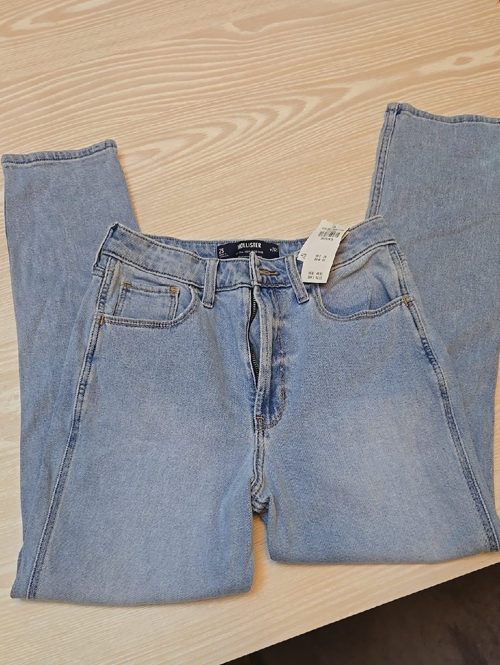 Hollister Ultra High Rinse Mom Jeans
